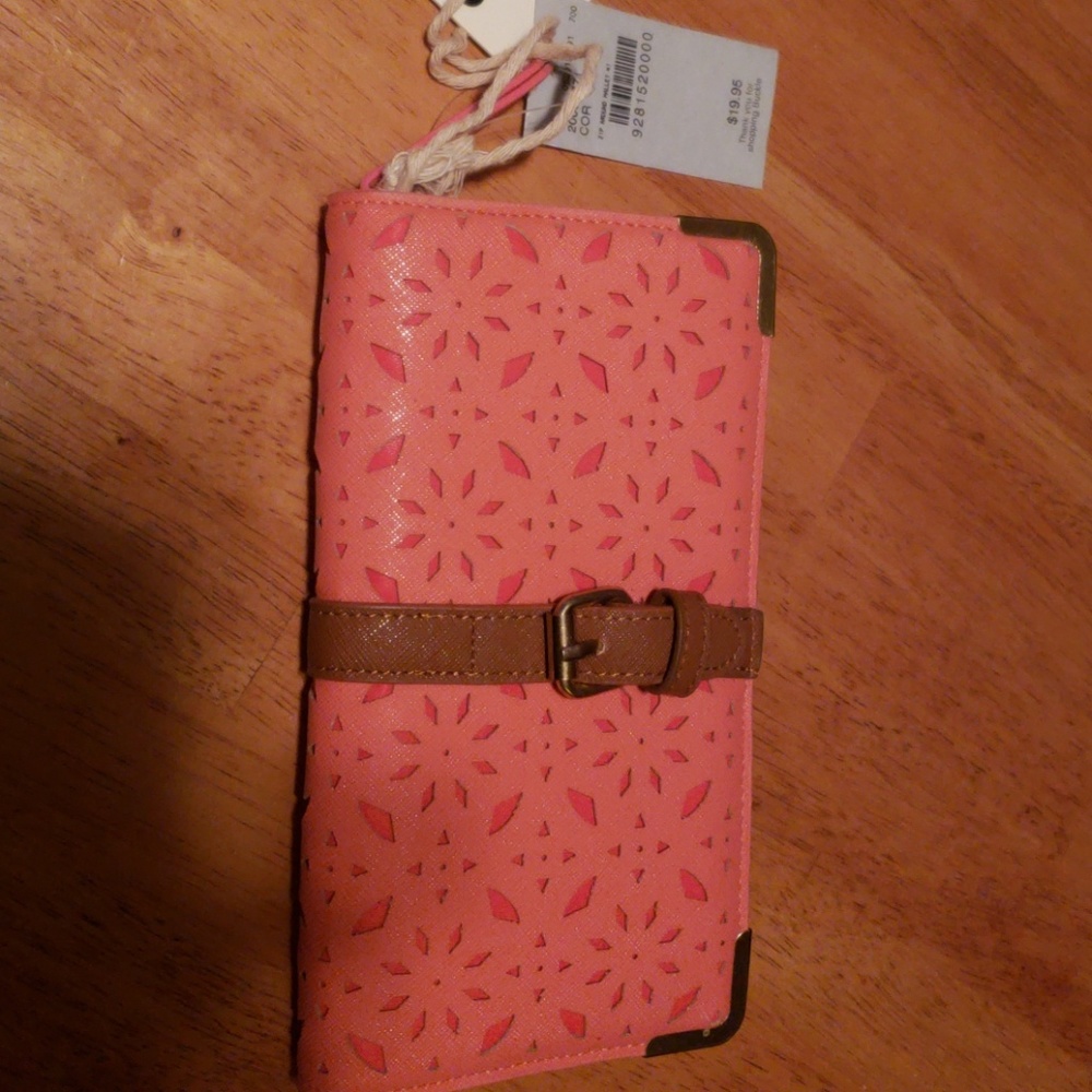 NWT, Wallet from Buckle. Beautiful coral color